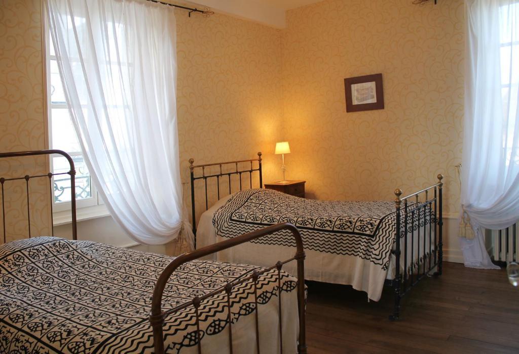 Chambres D'Hotes La Distillerie B&B Saint-Germain-du-Bois Ruang foto