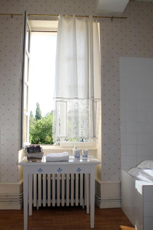 Chambres D'Hotes La Distillerie B&B Saint-Germain-du-Bois Ruang foto