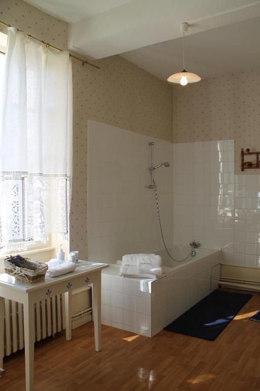 Chambres D'Hotes La Distillerie B&B Saint-Germain-du-Bois Ruang foto